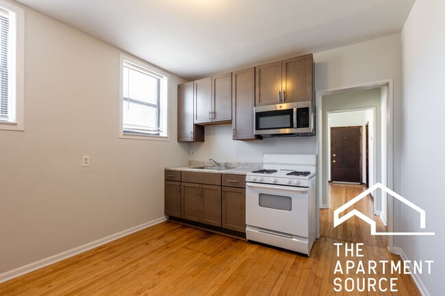 4810 W Armitage Ave, Unit 3R in Chicago, IL - Building Photo - Building Photo