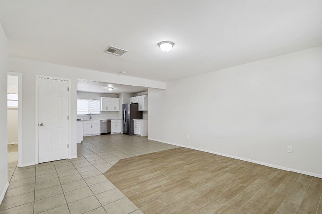 3214 N Stanton St in El Paso, TX - Building Photo - Building Photo