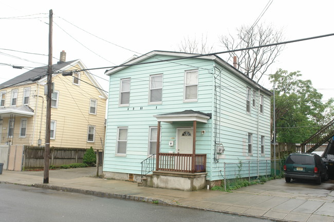 109 Washington St in Perth Amboy, NJ - Foto de edificio - Building Photo