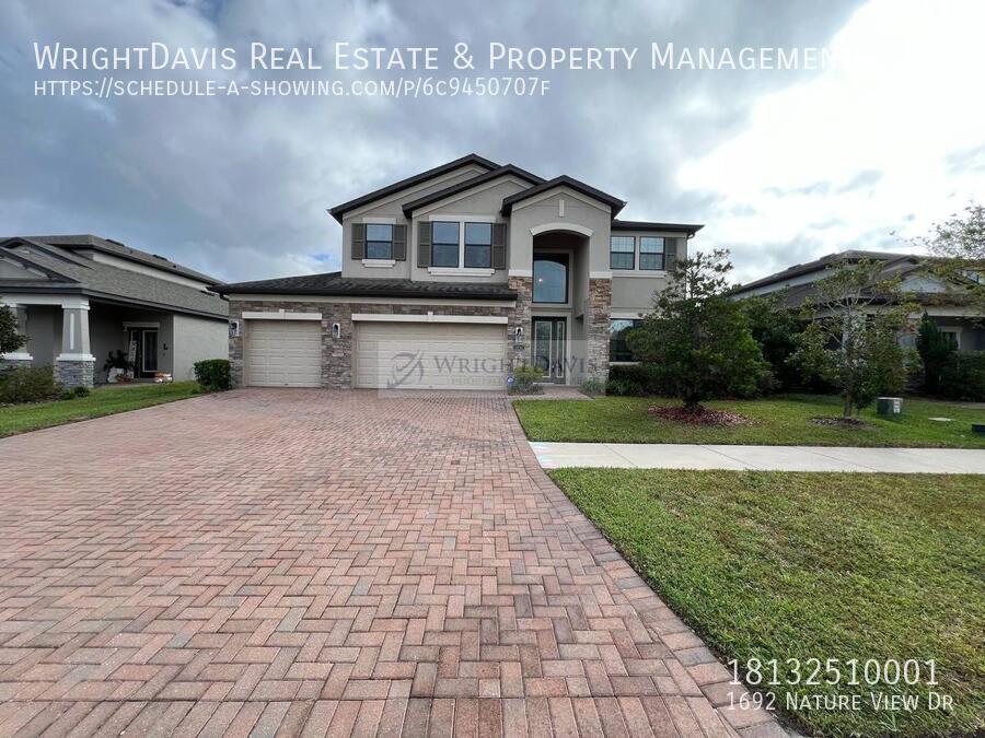 1692 Nature View Dr in Lutz, FL - Building Photo
