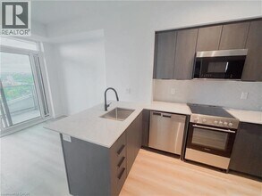 25 Wellington St S in Kitchener, ON - Building Photo - Building Photo