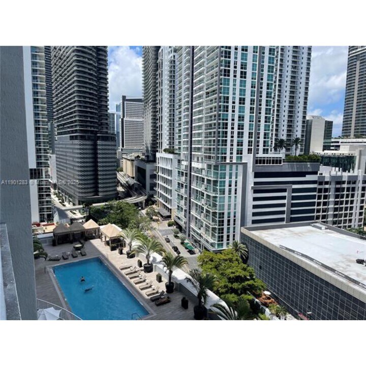 1250 S Miami Ave in Miami, FL - Building Photo