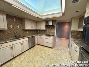 5837 Northgap Dr in San Antonio, TX - Foto de edificio - Building Photo