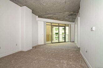 801 Ash St, Unit 204 in San Diego, CA - Building Photo - Building Photo