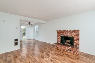1925 NE 8th Ave in Portland, OR - Building Photo - Building Photo