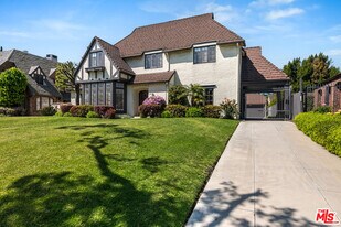 157 N Las Palmas Ave in Los Angeles, CA - Building Photo