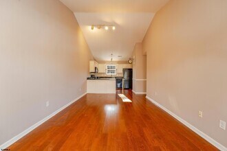 558 London Ct in Egg Harbor Township, NJ - Building Photo - Building Photo