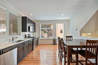 910 N 19th St in Philadelphia, PA - Building Photo - Building Photo