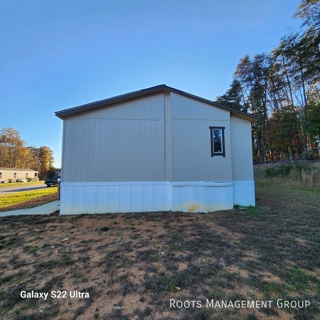 212 Stoney Creek Dr in Reidsville, NC - Foto de edificio - Building Photo