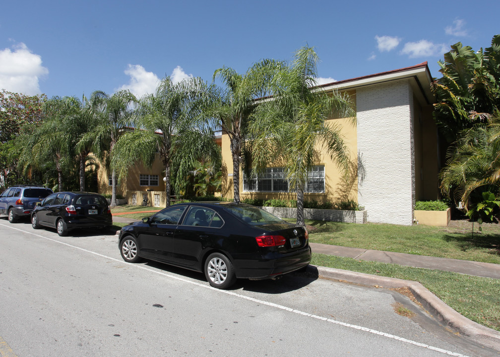 301 Madeira Ave in Coral Gables, FL - Foto de edificio