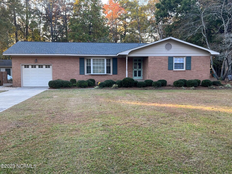 113 Cedar Cir in Washington, NC - Foto de edificio