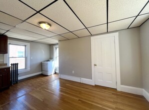 17 Sanborn St in Reading, MA - Building Photo - Building Photo