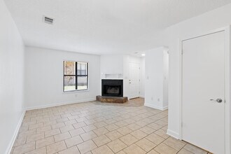 6346 W Fairfield Dr in Pensacola, FL - Building Photo - Building Photo