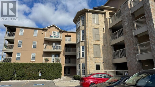 1460-1460 Bishops Gate in Oakville, ON - Building Photo - Building Photo