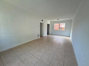 120 SW 18th Ct in Miami, FL - Building Photo - Building Photo