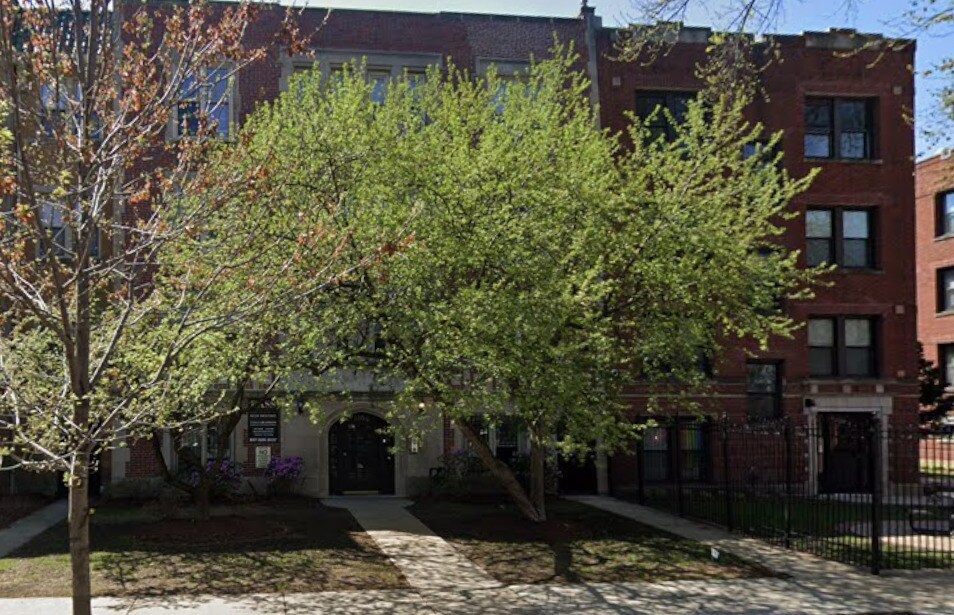 1369 W Greenleaf Ave in Chicago, IL - Building Photo