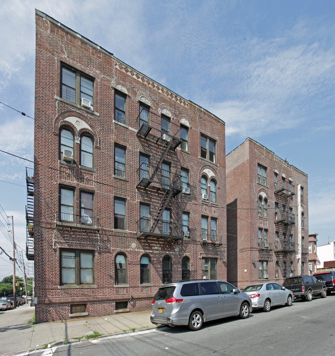 Whitehall in Brooklyn, NY - Building Photo