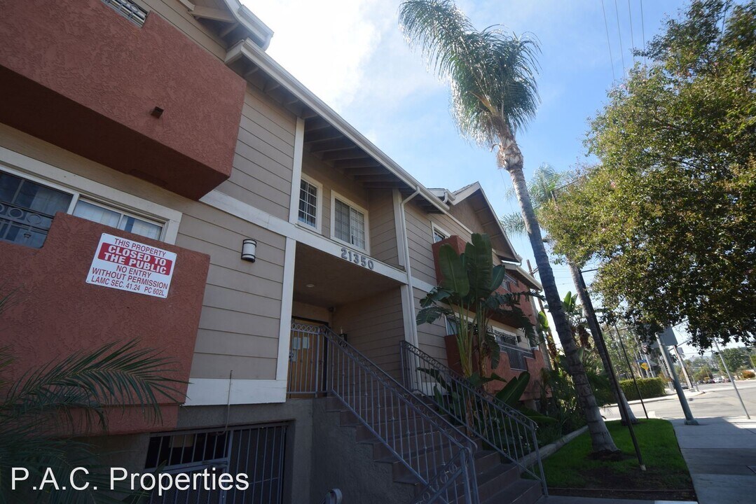 21350 Parthenia St in Los Angeles, CA - Building Photo