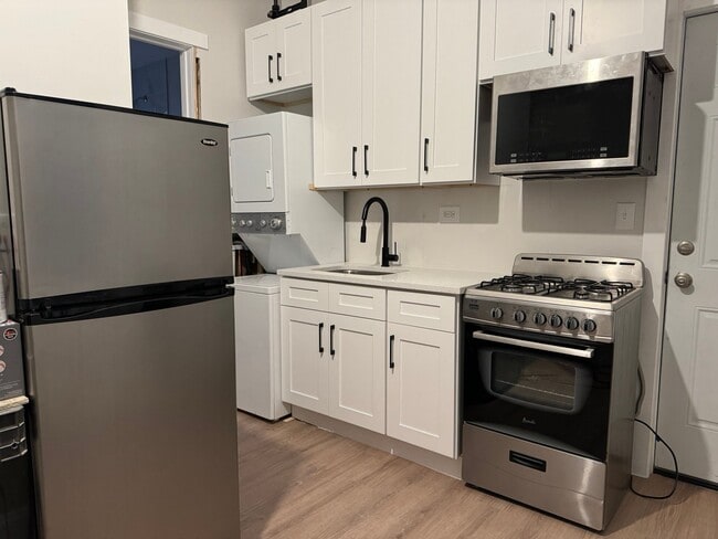 2228 W 18th Pl, Unit 2M