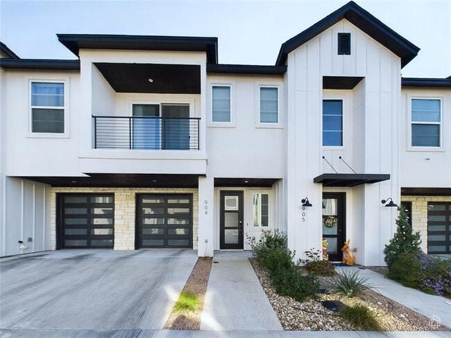 property at 12001 Vista Parke Dr