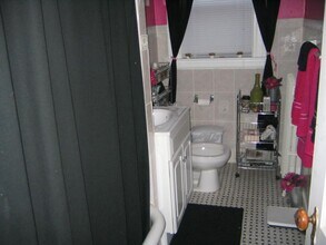 24 Oak Square Ave, Unit 1 in Boston, MA - Foto de edificio - Building Photo