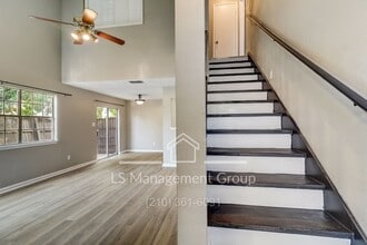 7523 Oak Chase in San Antonio, TX - Building Photo - Building Photo