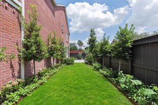 601 Sandman St in Houston, TX - Building Photo
