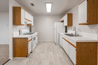 Canyon Creek Apartments in Palmdale, CA - Foto de edificio - Interior Photo