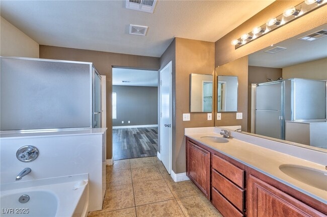 property at 5025 W Lone Wolf Ave
