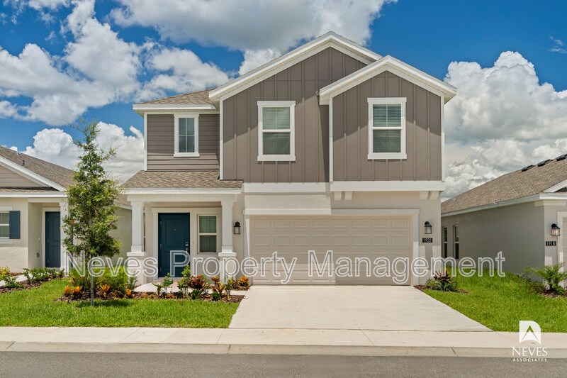 1922 Niagra Dr in Davenport, FL - Building Photo