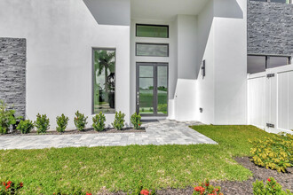699 Kingsbridge St in Boca Raton, FL - Building Photo - Building Photo