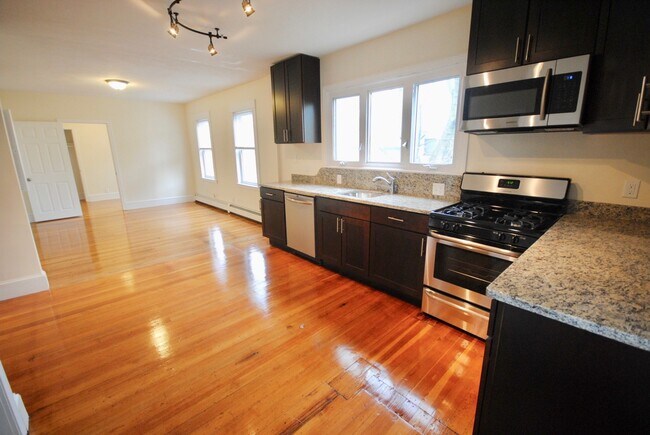 15 Taylor St, Unit 1 in Medford, MA - Building Photo - Building Photo