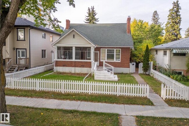 11010-11081 81 Ave NW in Edmonton, AB - Building Photo - Building Photo