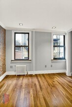 218 Avenue A, Unit 2RS in New York, NY - Foto de edificio - Building Photo