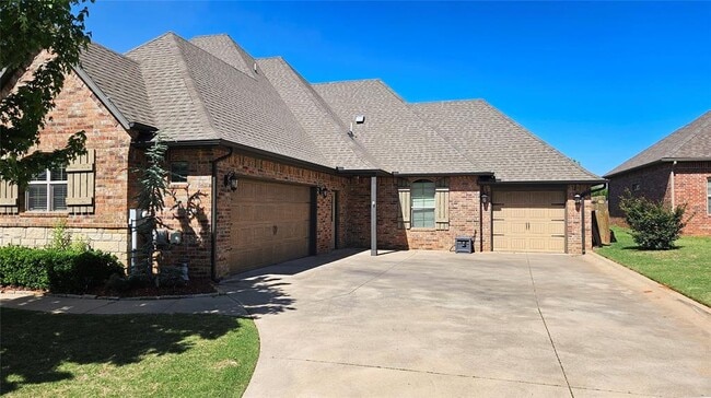 2017 Pembroke Ln in Edmond, OK - Building Photo - Building Photo