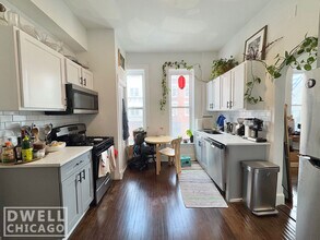 1362 N Bosworth Ave, Unit 2C in Chicago, IL - Foto de edificio - Building Photo