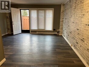 6704 Rose-Ville Garden Dr in Windsor, ON - Building Photo - Building Photo