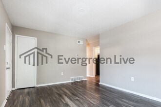 5267 Broken Oak Dr in Memphis, TN - Building Photo - Building Photo