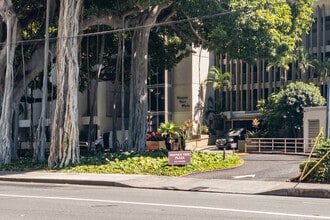 Banyan Tree Plaza in Honolulu, HI - Foto de edificio - Building Photo