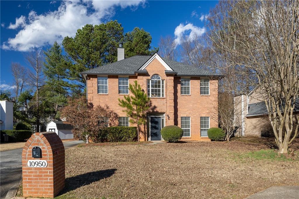 10950 Pinehigh Dr in Alpharetta, GA - Building Photo