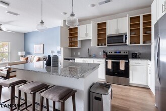 12020 Brush Hl Rd, Unit 3-107 in Wildwood, FL - Foto de edificio - Building Photo