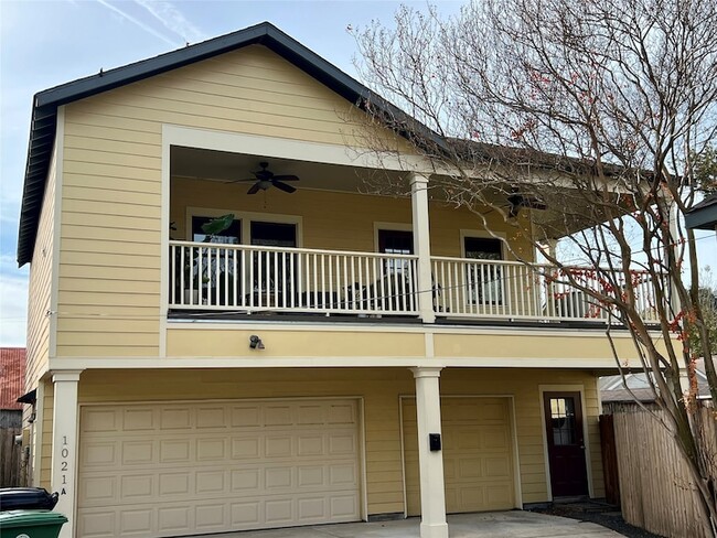 1021 Louise St in Houston, TX - Foto de edificio - Building Photo