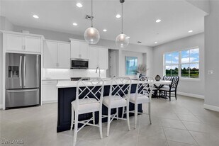 7124 Saona CT in Naples, FL - Building Photo