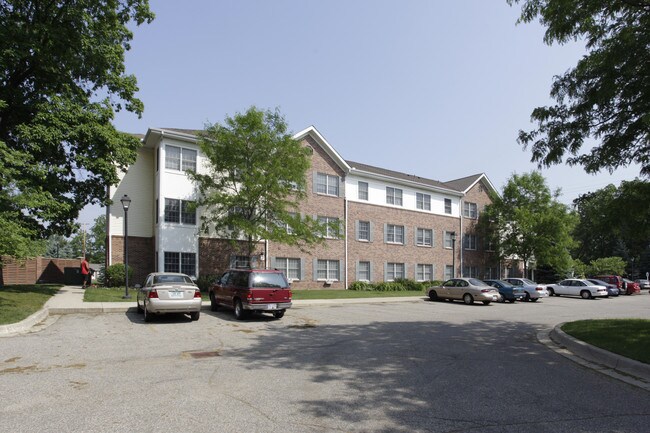 Spring Valley Crossing in Kalamazoo, MI - Building Photo - Building Photo