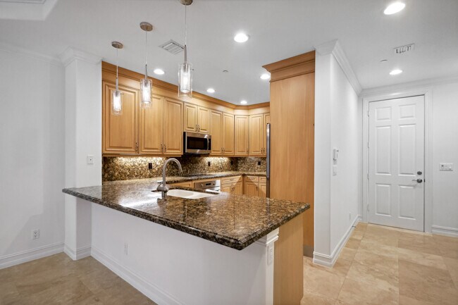 3861 - 3875 NE 22nd Way in Lighthouse Point, FL - Foto de edificio - Building Photo