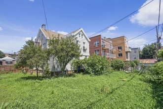 8739 19th Ave in Brooklyn, NY - Foto de edificio - Building Photo