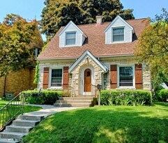 3037 S 38th St in Milwaukee, WI - Building Photo