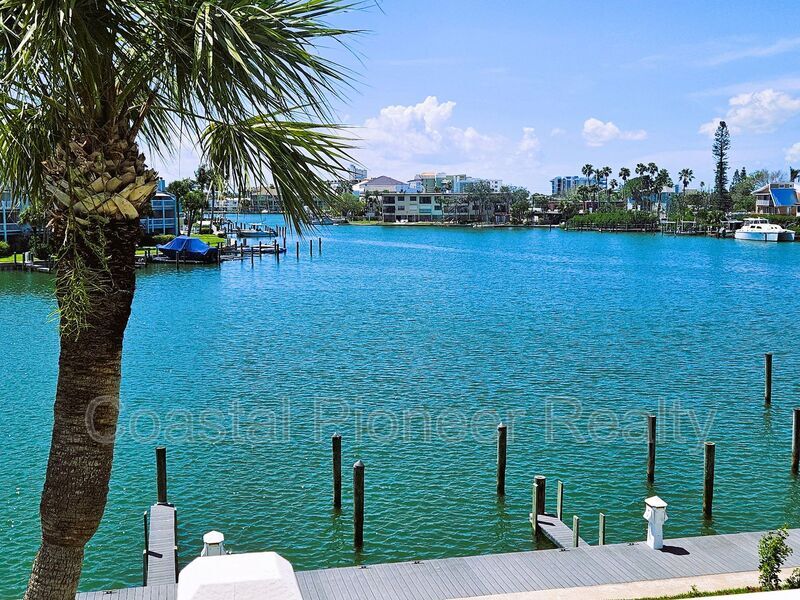 12356 Capri Cir N in Treasure Island, FL - Building Photo