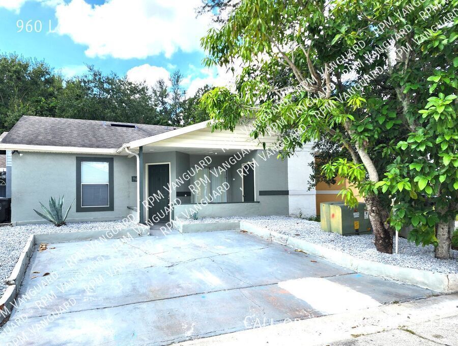 960 Loquat Tree Rd in Orlando, FL - Foto de edificio