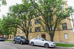 2850 W Cullom Ave, Unit 4 in Chicago, IL - Building Photo